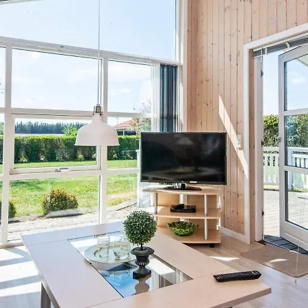 Vakantiehuis Three-bedroom Holiday In Tarm 5 *