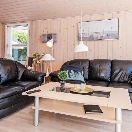Vakantiehuis Three-bedroom Holiday In Tarm 5 *