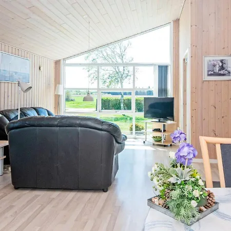 Vakantiehuis Three-bedroom Holiday In Tarm 5