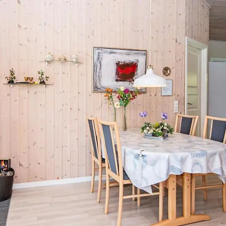 Vakantiehuis Three-bedroom Holiday In Tarm 5 *