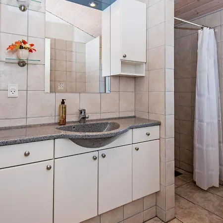 Three-bedroom Holiday In Tarm 5 * Hemmet