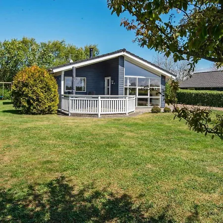 Three-bedroom Holiday In Tarm 5 * Hemmet