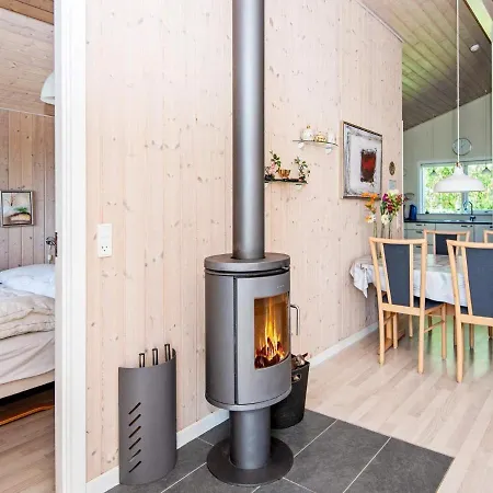 Three-bedroom Holiday In Tarm 5